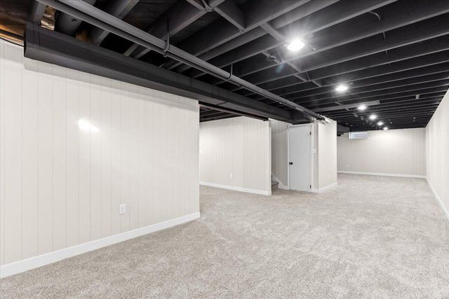 603 Meadowbrook DRIVE, West Bend, WI 53090
