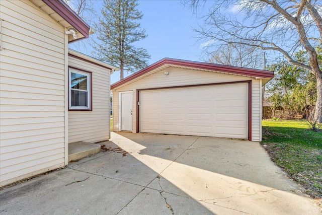 603 Meadowbrook DRIVE, West Bend, WI 53090