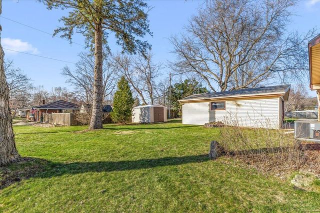 603 Meadowbrook DRIVE, West Bend, WI 53090