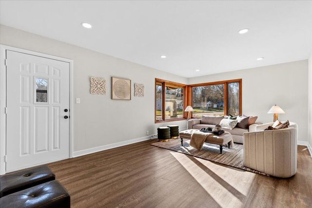 603 Meadowbrook DRIVE, West Bend, WI 53090