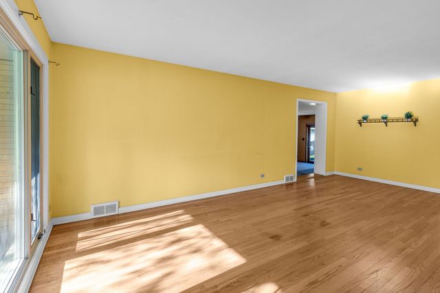 179 N Hampshire Avenue, Elmhurst, IL 60126