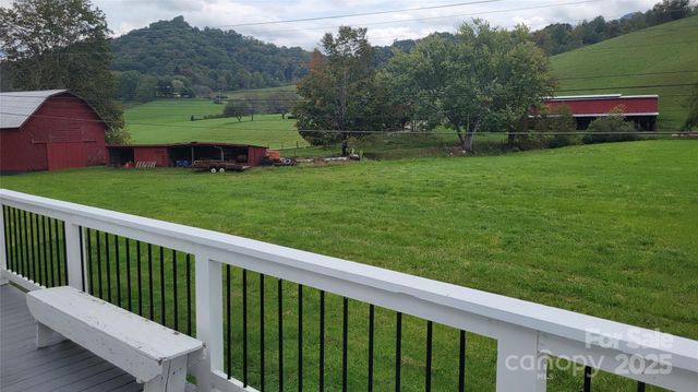 18 Misty Meadows Road, Burnsville, NC 28714