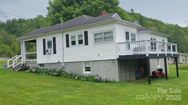18 Misty Meadows Road, Burnsville, NC 28714