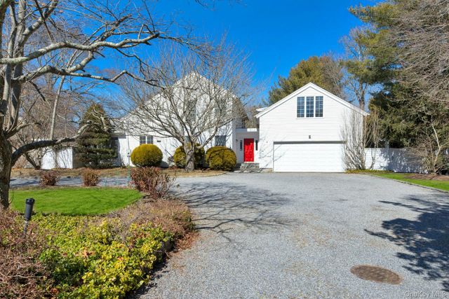 94 S Country Road, Remsenburg, NY 11960