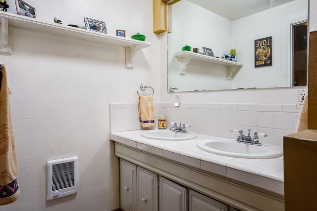 2711 SAN JOAQUIN Avenue SE, Albuquerque, NM 87106