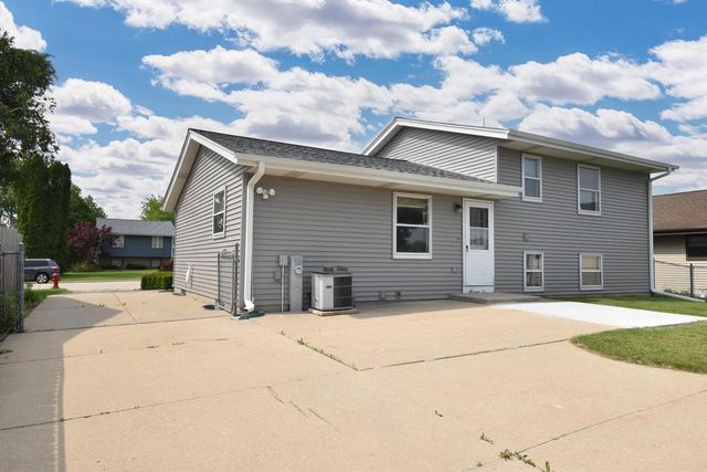 1724 Edgewood AVENUE, South Milwaukee, WI 53172