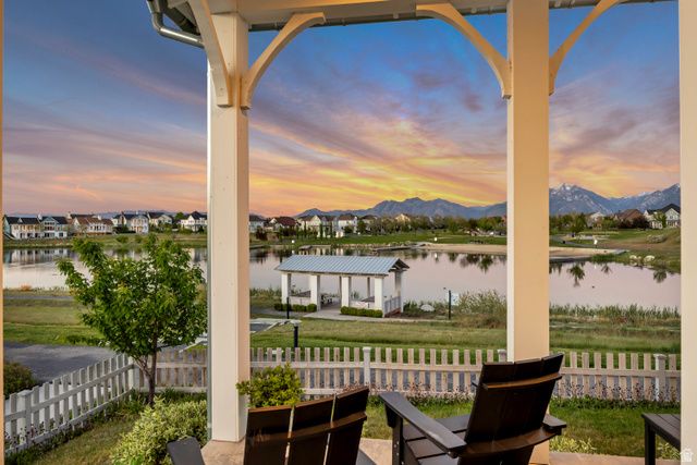 10917 S LAKE ISLAND DR, South Jordan, UT 84009