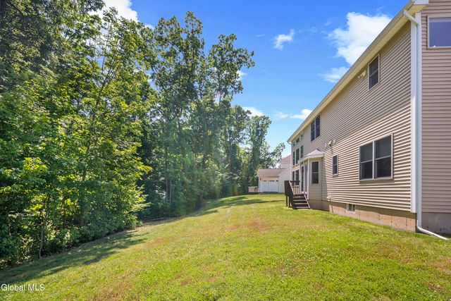 14 Fort Vaux Lane, Colonie, NY 12189