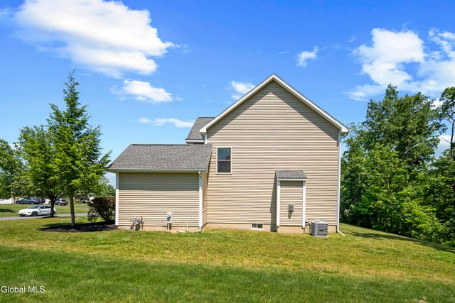 14 Fort Vaux Lane, Colonie, NY 12189