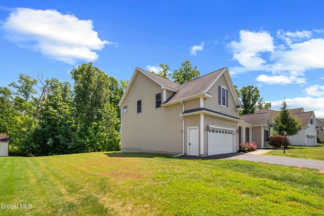 14 Fort Vaux Lane, Colonie, NY 12189