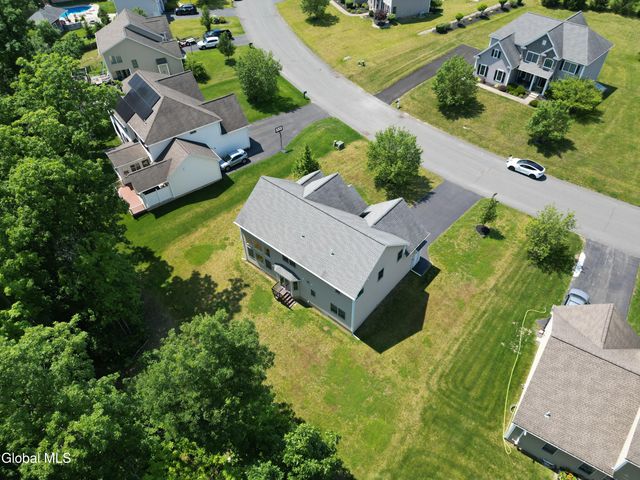 14 Fort Vaux Lane, Colonie, NY 12189