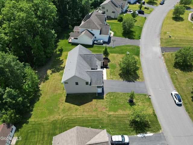 14 Fort Vaux Lane, Colonie, NY 12189
