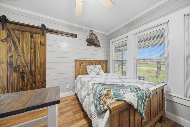 407 N Summit Street, Weimar, TX 78962