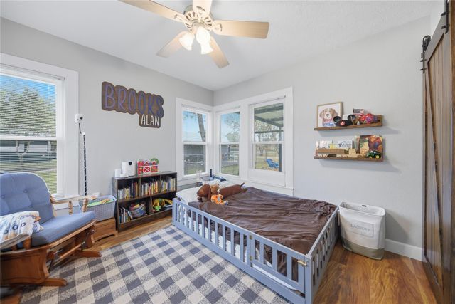 407 N Summit Street, Weimar, TX 78962