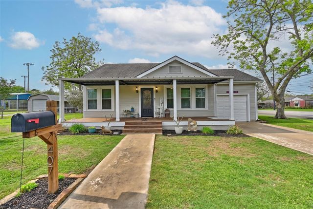 407 N Summit Street, Weimar, TX 78962