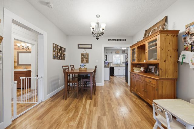 407 N Summit Street, Weimar, TX 78962