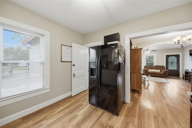 407 N Summit Street, Weimar, TX 78962