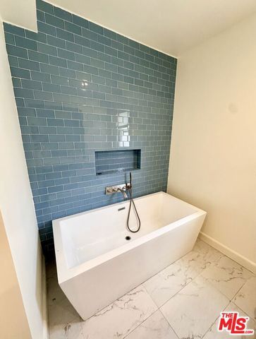 1426 Hauser Boulevard, Los Angeles, CA 90019