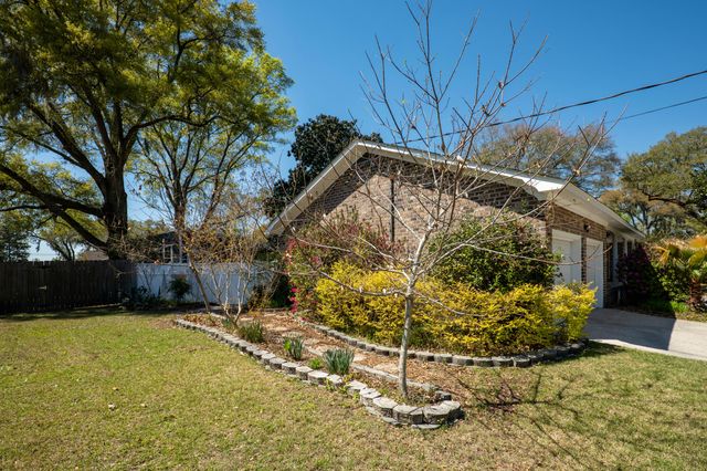 5321 Chantilly Lane, North Charleston, SC 29418