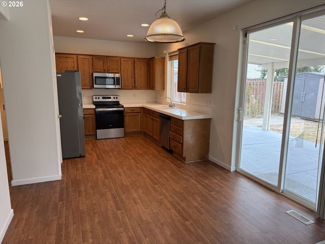 15472 Se BOLLAM Dr, Clackamas, OR 97015