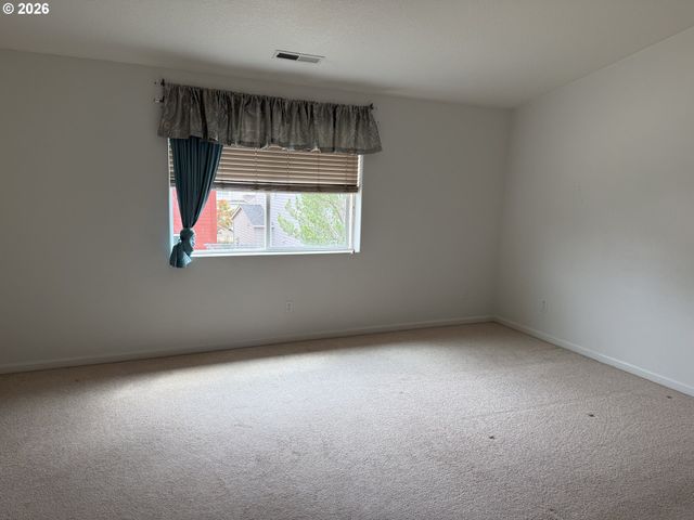 15472 Se BOLLAM Dr, Clackamas, OR 97015