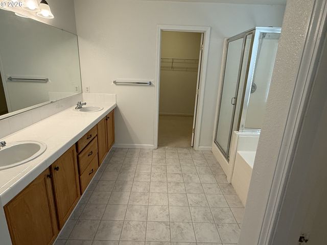 15472 Se BOLLAM Dr, Clackamas, OR 97015