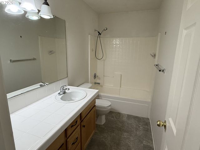 15472 Se BOLLAM Dr, Clackamas, OR 97015