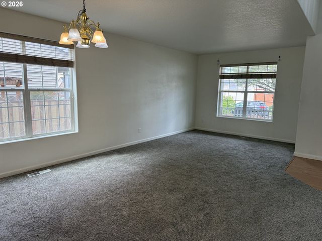 15472 Se BOLLAM Dr, Clackamas, OR 97015