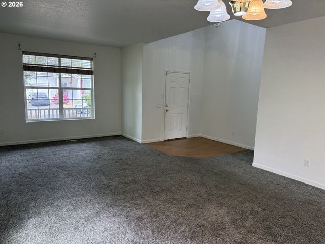 15472 Se BOLLAM Dr, Clackamas, OR 97015