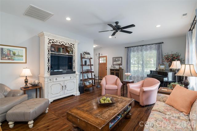 21036 Catawba Avenue, Cornelius, NC 28031