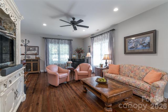 21036 Catawba Avenue, Cornelius, NC 28031