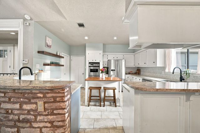 78 Woodcreek DR, Woodcreek, TX 78676