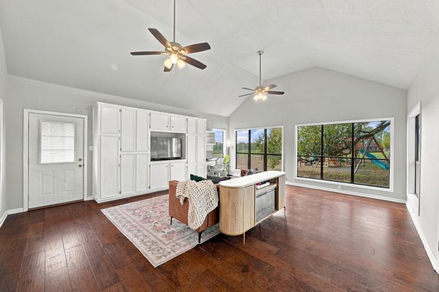 78 Woodcreek DR, Woodcreek, TX 78676