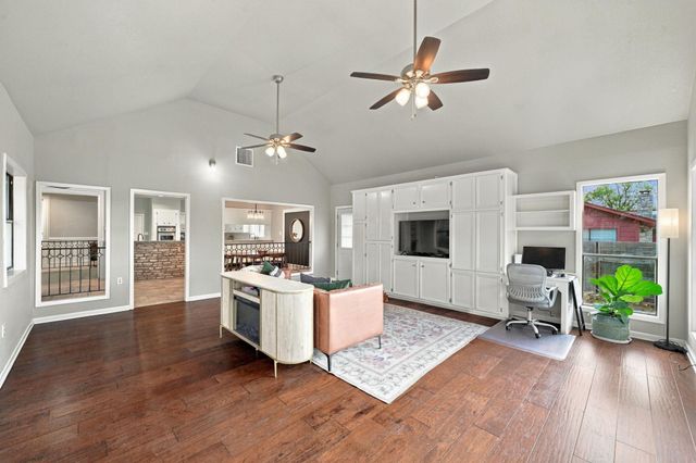 78 Woodcreek DR, Woodcreek, TX 78676