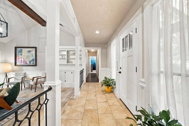 78 Woodcreek DR, Woodcreek, TX 78676