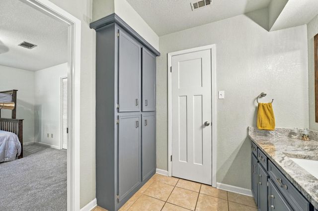 78 Woodcreek DR, Woodcreek, TX 78676