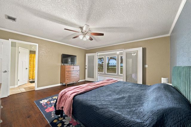78 Woodcreek DR, Woodcreek, TX 78676