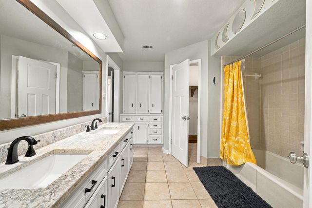 78 Woodcreek DR, Woodcreek, TX 78676