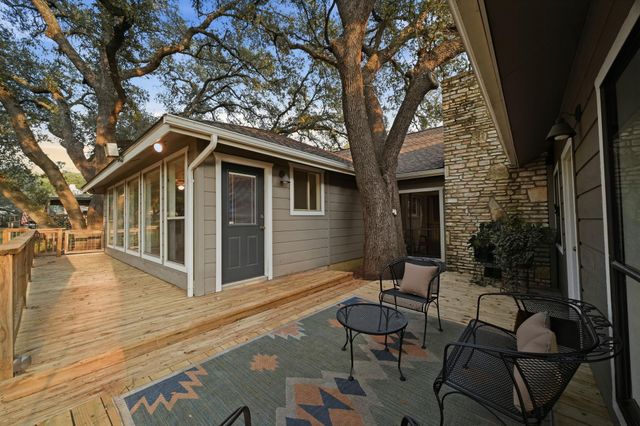 78 Woodcreek DR, Woodcreek, TX 78676