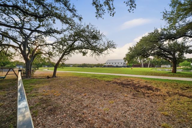 78 Woodcreek DR, Woodcreek, TX 78676