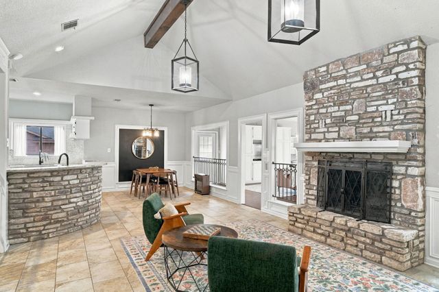 78 Woodcreek DR, Woodcreek, TX 78676