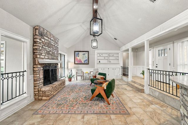 78 Woodcreek DR, Woodcreek, TX 78676