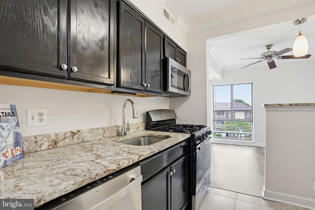 Image 13 of property listing at 6081 MAJORS LN, Columbia, MD 21045