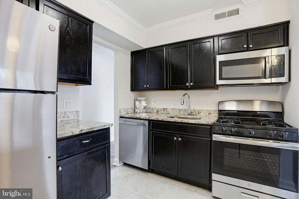 Image 16 of property listing at 6081 MAJORS LN, Columbia, MD 21045