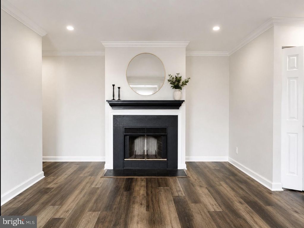 Image 3 of property listing at 6081 MAJORS LN, Columbia, MD 21045