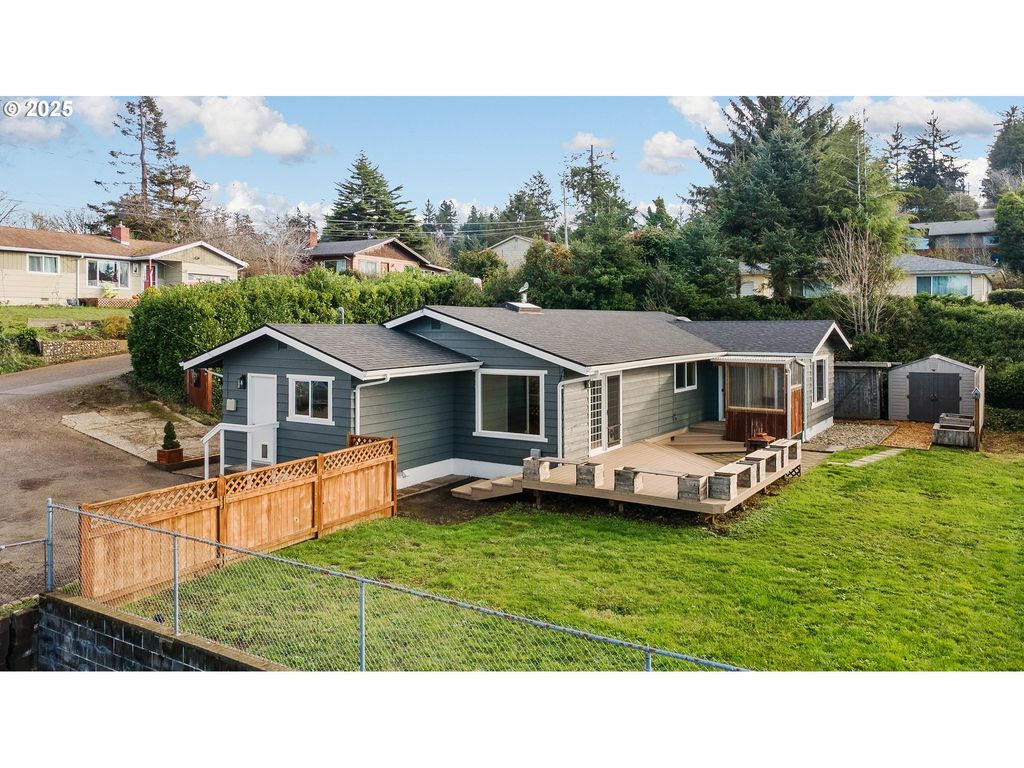 315 HARBOR VIEW Dr, Coos Bay, OR 97420