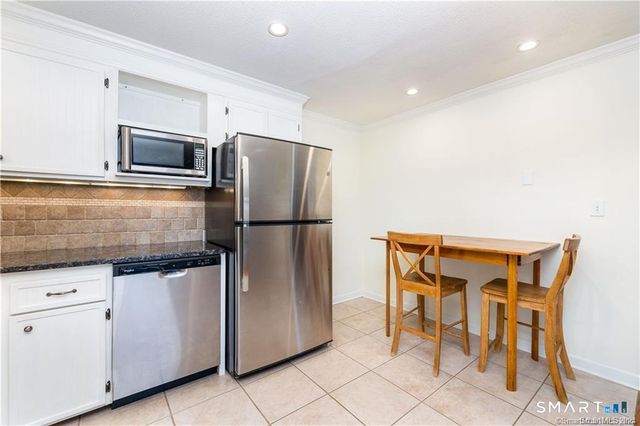 108 OAKWOOD Avenue B-1, West Hartford, CT 06119