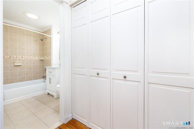 108 OAKWOOD Avenue B-1, West Hartford, CT 06119