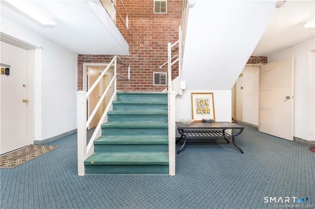 108 OAKWOOD Avenue B-1, West Hartford, CT 06119