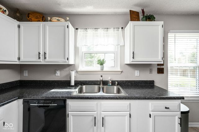 409 Lockerbie Lane, Pittsboro, IN 46167